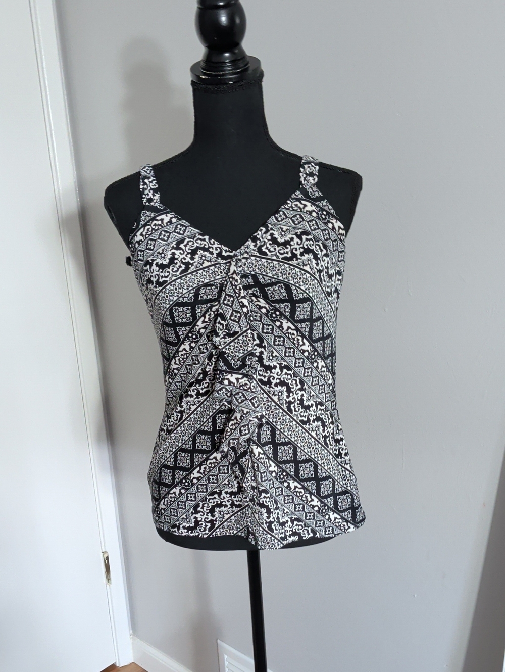 White House Black Market Black & White Printed Camisole